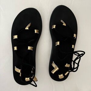Teva Voya Infinity, black and gold